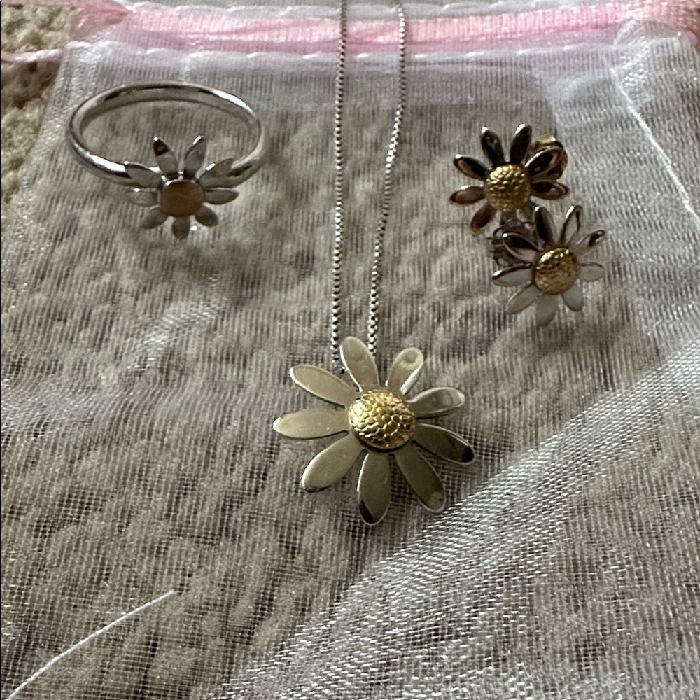 Daisy Flower Jewelry Set in Silver and Gold
